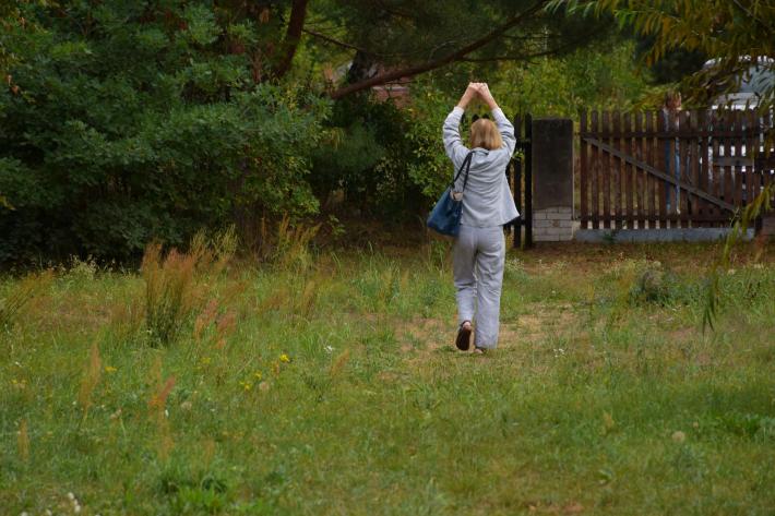 Rita Gombrowicz im Garten von Dominikowo 2018