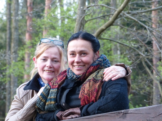 Elżbieta Nowakowska-Kühl und Ulrike Freiwald in Dominikowo, 18 kwietnia 2014 r.